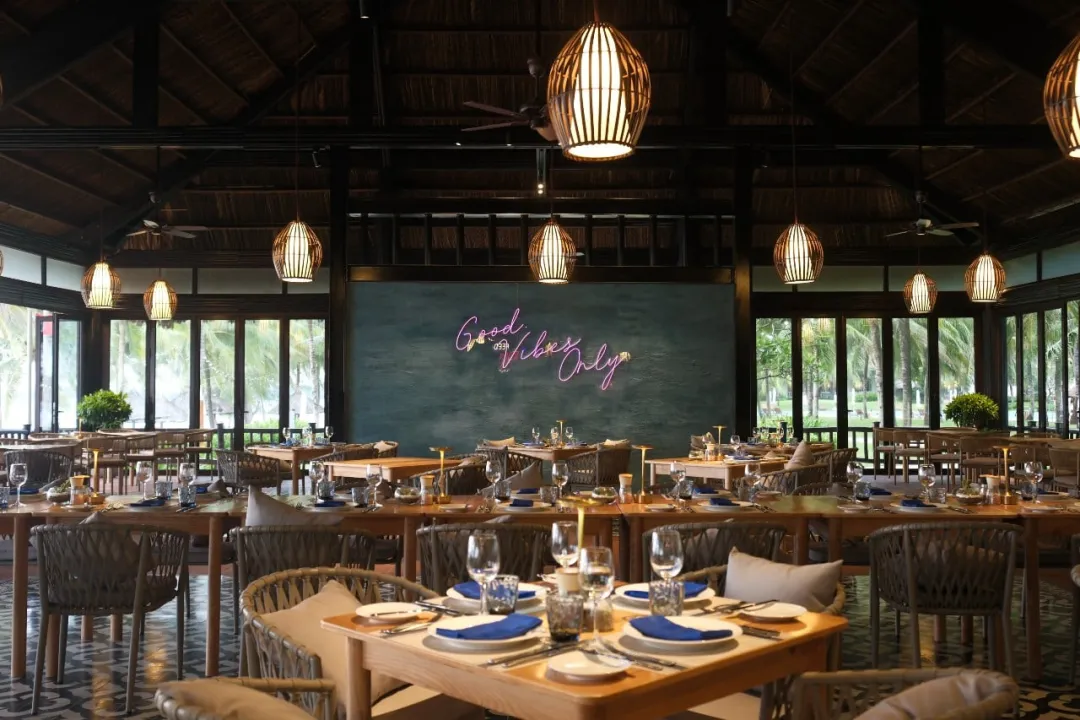 Odysseys Travel - Vinpearl Resort & Spa Phu Quoc - The Beach Bistro - Dining Room