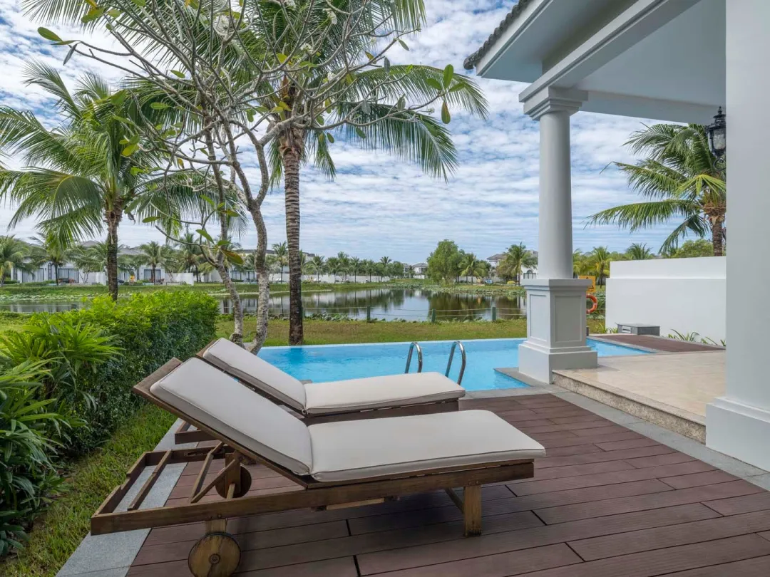 Odysseys Travel - Vinpearl Wonderworld Phu Quoc - Pool Terrace