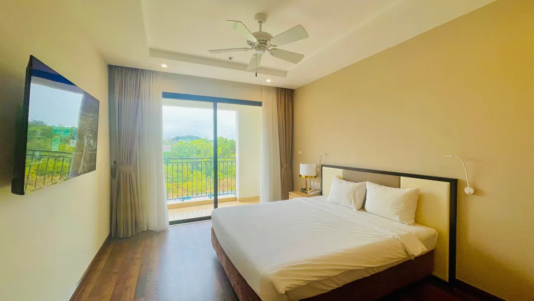 Odysseys Travel - VinHolidays Fiesta Phu Quoc - Rooms - Standard Room - Bedroom
