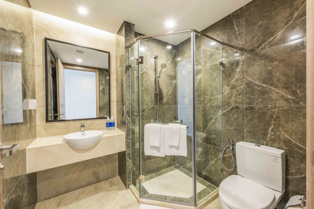 Odysseys Travel - VinHolidays Fiesta Phu Quoc - Rooms - Standard Room - Bathroom