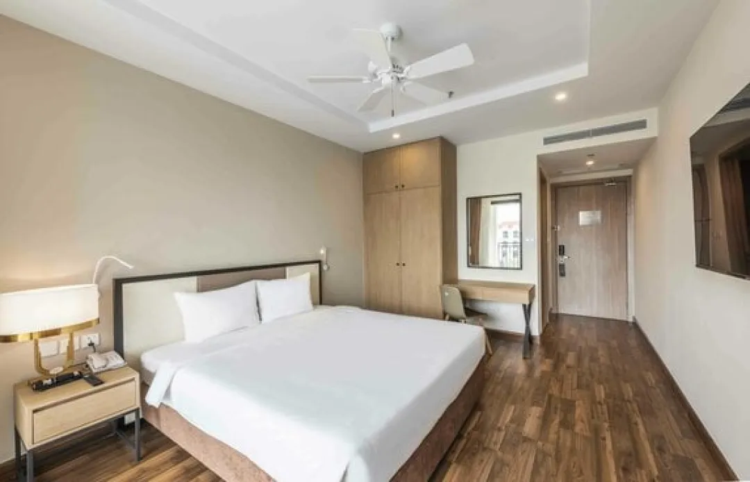 Odysseys Travel - VinHolidays Fiesta Phu Quoc - Rooms - Standard Room - Bedroom Desk Area