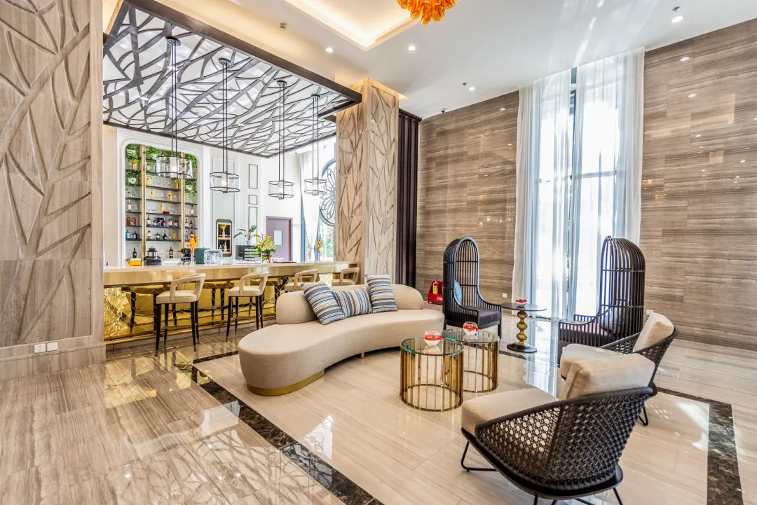 Odysseys Travel - VinHolidays Fiesta Phu Quoc - Scorpio Bar VinHolidays - Lounge Interior