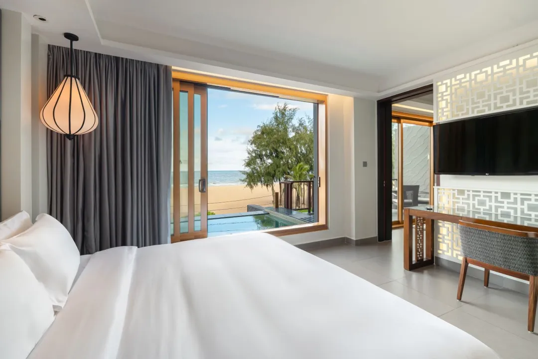 Odysseys Travel - Angsana Lang Co - Rooms - Seaview Junior Pool Suite King - Bedroom