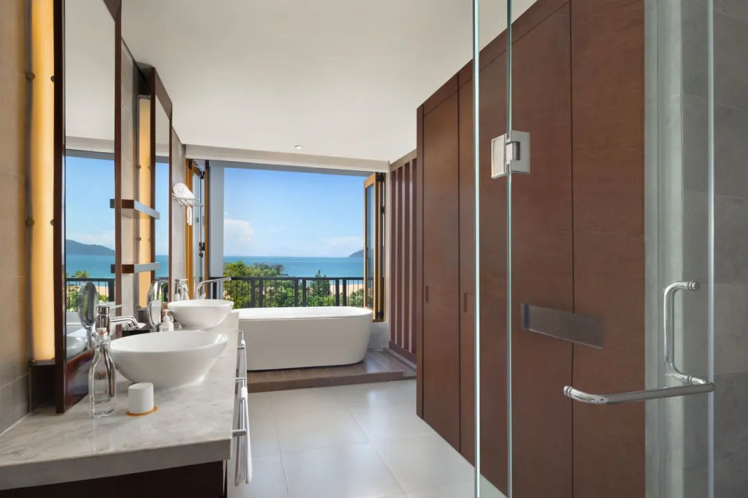 Odysseys Travel - Angsana Lang Co - Rooms - Seaview Balcony King Grand - Bathroom