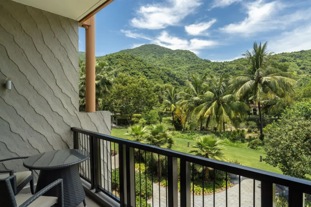 Odysseys Travel - Angsana Lang Co - Rooms - Garden Balcony King Grand - Private Balcony