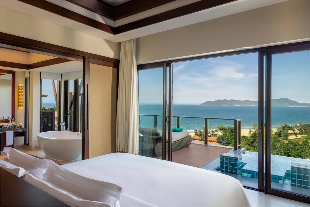 Odysseys Travel - Banyan Tree Lang Co - Rooms - Three-Bedroom Seaview Pool Villa - Master Bedroom